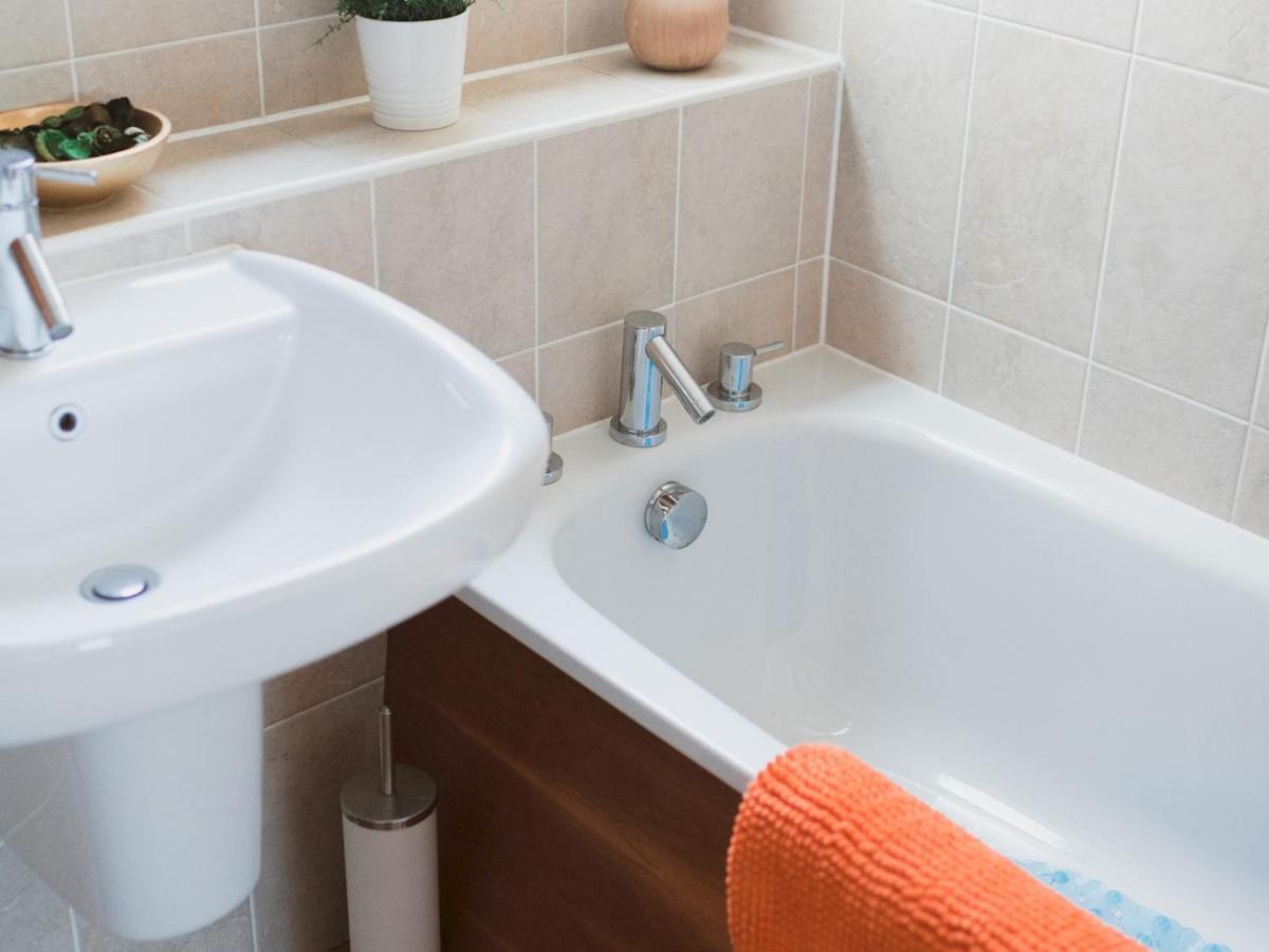 Pass The Keys Lovely 2-Bed Flat Glasgow Harbour Free Parking 외부 사진